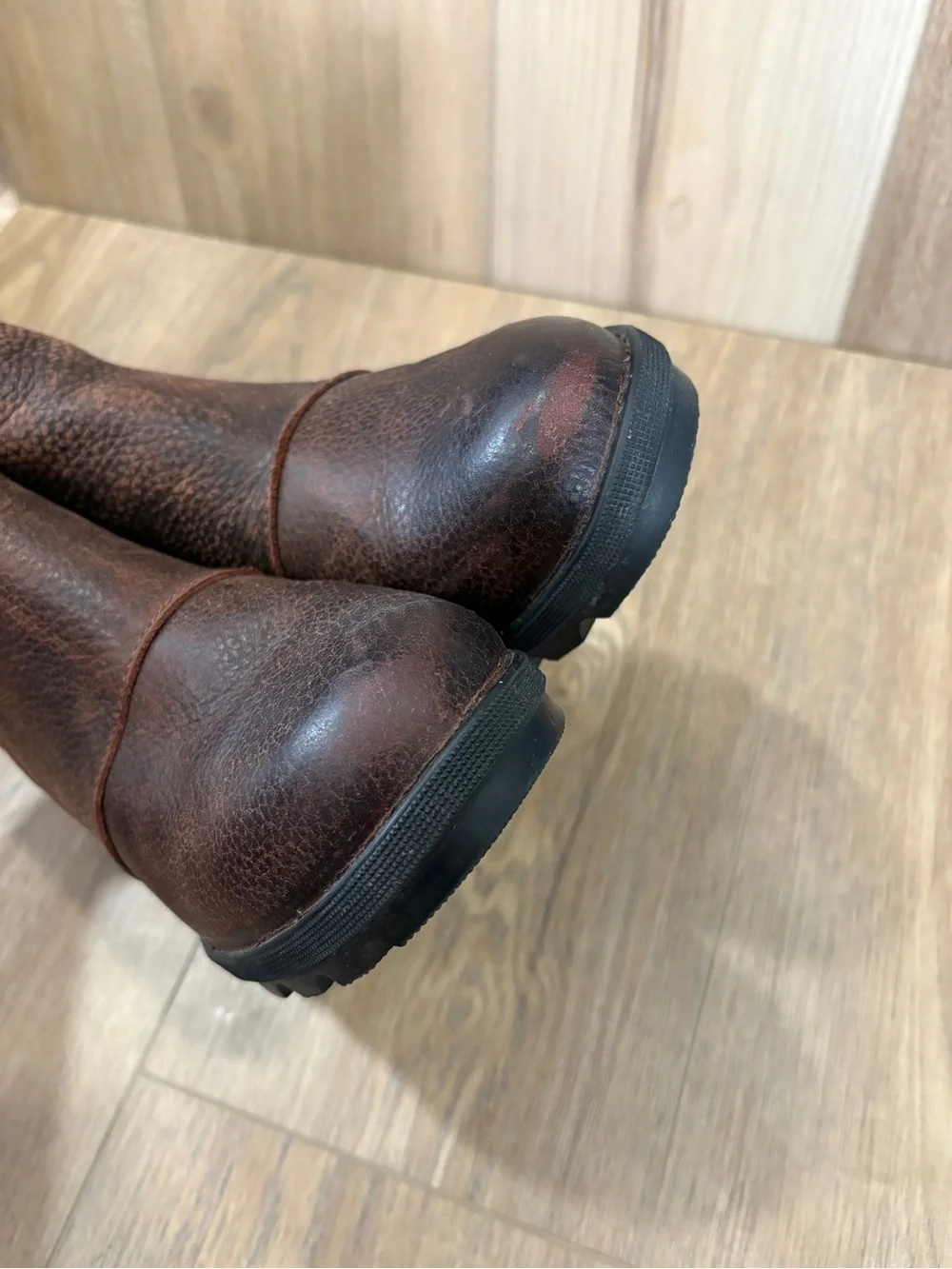 Sorel Joan of Arctic Wedge II Chelsea Burro Distressed Leather Ankle Booties